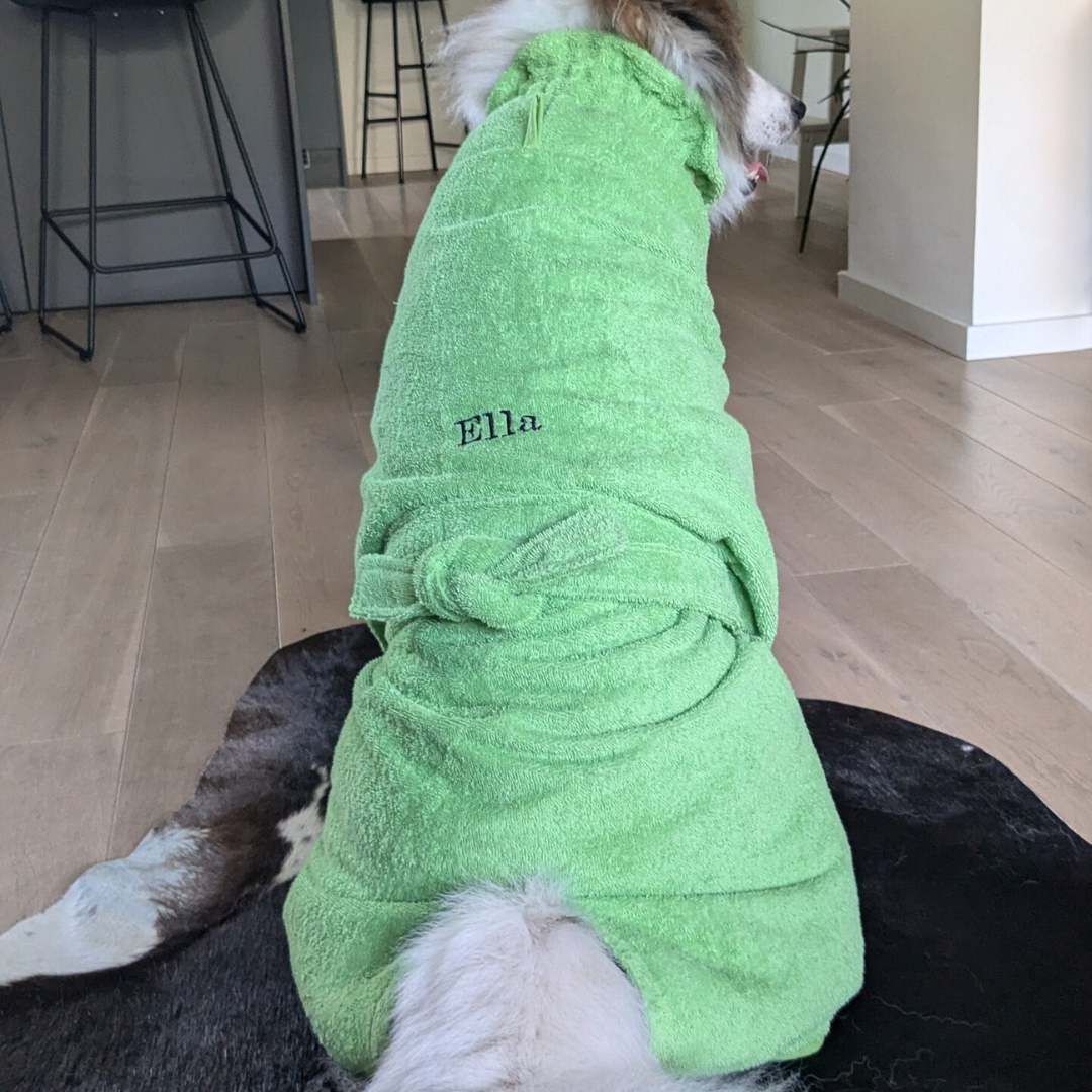 Hundebademantel mit Namen bestickt